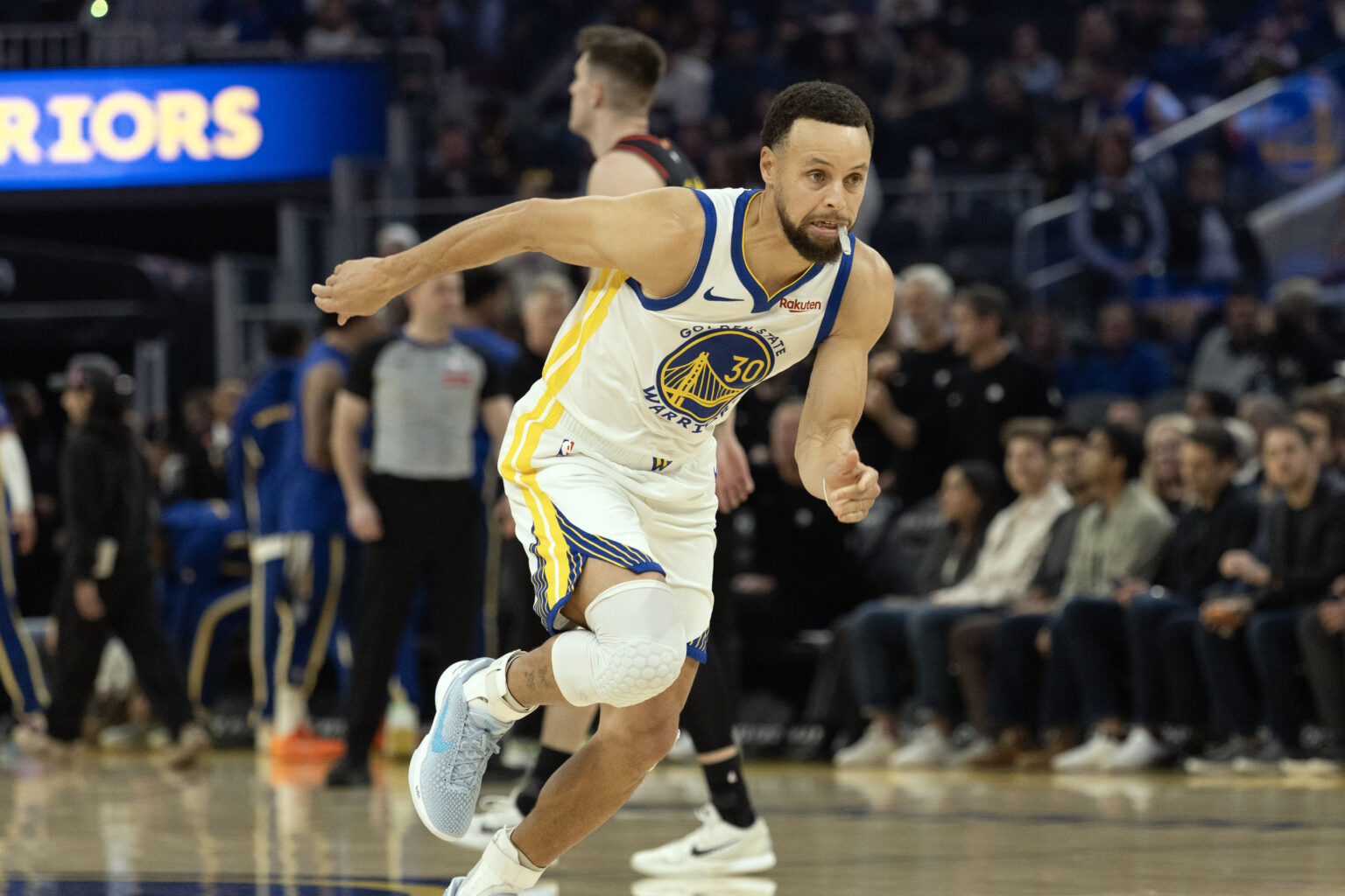 Jan 11, 2026; San Francisco, California, USA; Golden State Warriors guard Stephen Curry (30) warms up before taking on the Atlanta Hawks during the first quarter at Chase Center. Mandatory Credit: D. Ross Cameron-Imagn Images