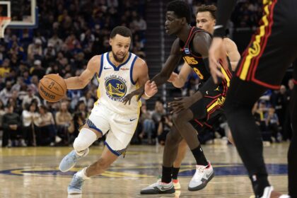 Jan 11, 2026; San Francisco, California, USA; Golden State Warriors guard Stephen Curry (30) drives around Atlanta Hawks forward Mouhamed Gueye (18) during the third quarter at Chase Center. Mandatory Credit: D. Ross Cameron-Imagn Images