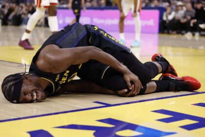 Jan 19, 2026; San Francisco, California, USA; Golden State Warriors forward Jimmy Butler III (10) holds his right knee as he goes down with an injury during the third quarter against the Miami Heat at Chase Center. Mandatory Credit: Kelley L Cox-Imagn Images