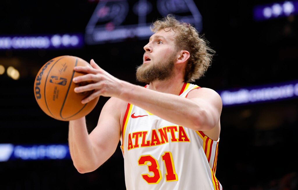 ATLANTA, GEORGIA - FEBRUARY 5: Jock Landale #31 of the Atlanta Hawks sets up a shot during the first quarter against the Utah Jazz at State Farm Arena on February 5, 2026 in Atlanta, Georgia. (Photo by Todd Kirkland/Getty Images)