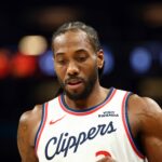 Phoenix, Arizona, USA; Los Angeles Clippers forward Kawhi Leonard (2) against the Phoenix Suns in the first half at Mortgage Matchup Center. Mandatory Credit: Mark J. Rebilas-Imagn Images