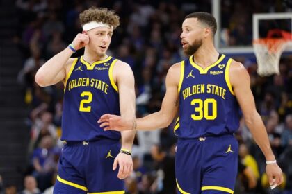 SAN FRANCISCO, CALIFORNIA - FEBRUARY 22: Stephen Curry #30 of the Golden State Warriors talks to teammate Brandin Podziemski #2 in the first half against the Los Angeles Lakers at Chase Center on February 22, 2024 in San Francisco, California. NOTE TO USER: User expressly acknowledges and agrees that, by downloading and or using this photograph, User is consenting to the terms and conditions of the Getty Images License Agreement. (Photo by Lachlan Cunningham/Getty Images)