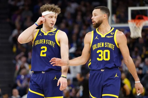 SAN FRANCISCO, CALIFORNIA - FEBRUARY 22: Stephen Curry #30 of the Golden State Warriors talks to teammate Brandin Podziemski #2 in the first half against the Los Angeles Lakers at Chase Center on February 22, 2024 in San Francisco, California. NOTE TO USER: User expressly acknowledges and agrees that, by downloading and or using this photograph, User is consenting to the terms and conditions of the Getty Images License Agreement. (Photo by Lachlan Cunningham/Getty Images)