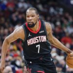 Mar 23, 2026; Chicago, Illinois, USA; Houston Rockets forward Kevin Durant (7) drives to the basket against the Chicago Bulls during the first half at United Center. Mandatory Credit: Kamil Krzaczynski-Imagn Images