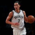 NEW YORK, NY - OCTOBER 13: Jeremy Lin #7 of the Brooklyn Nets dribbles up the court during the first half of the preseason game against the Boston Celtics at Barclays Center on October 13, 2016, in New York City. (Photo by Michael Reaves/Getty Images)