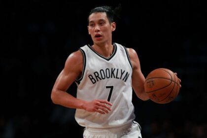 NEW YORK, NY - OCTOBER 13: Jeremy Lin #7 of the Brooklyn Nets dribbles up the court during the first half of the preseason game against the Boston Celtics at Barclays Center on October 13, 2016, in New York City. (Photo by Michael Reaves/Getty Images)