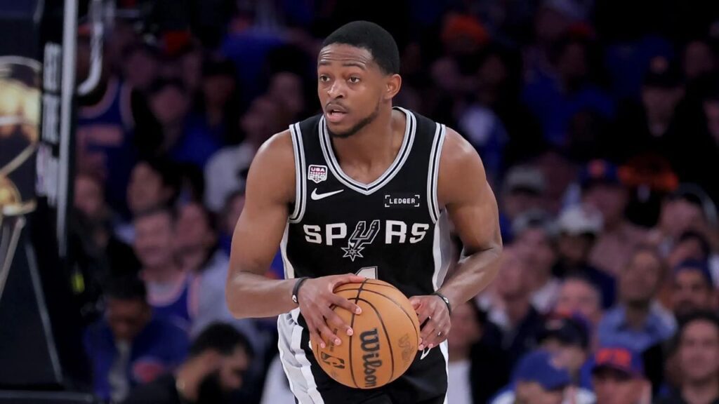 Jun 10, 2026; New York, New York, USA; San Antonio Spurs guard De'aaron Fox (4) controls the ball against the New York Knicks during the fourth quarter of game four of the 2026 NBA Finals at Madison Square Garden. Mandatory Credit: Brad Penner-Imagn Images