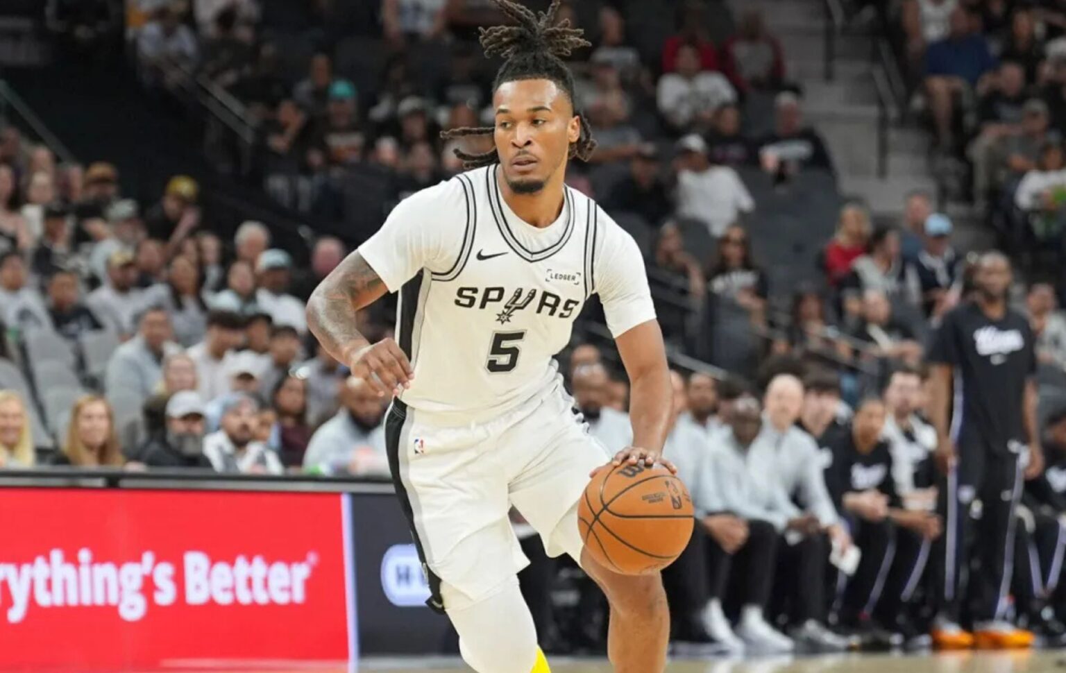 Stephon Castle in action for the Spurs. Mandatory Credit: Daniel Dunn - Imagn Images