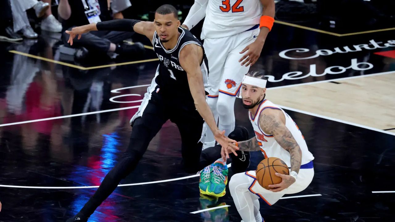 Victor Wembanyama turns the ball over to Jose Alvarado during the second quarter of the Knicks’ Game 1 win over the Spurs. (Image by Charles Wenzelberg / New York Post)