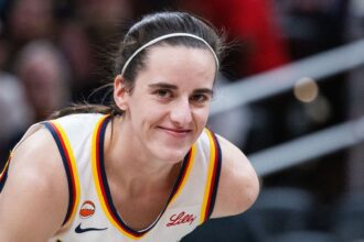My heart’ – WNBA fans melt over Caitlin Clark receiving flowers from young fan in Toronto