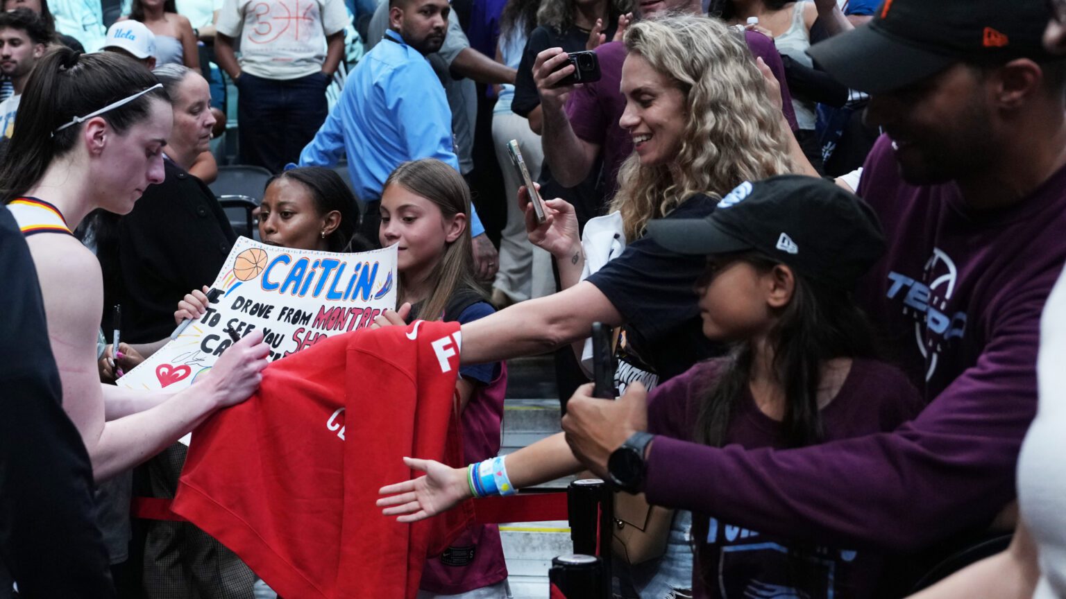Caitlin Clark makes young fan’s day with heartwarming gesture before Fever game