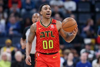 Atlanta Hawks guard Jeff Teague (00) dribbles the ball against the Memphis Grizzlies during the first quarter at FedExForum.