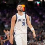 Jan 6, 2026; Sacramento, California, USA; Dallas Mavericks guard Klay Thompson (31) reacts after the Sacramento Kings commit a turnover in the second quarter at the Golden 1 Center. Mandatory Credit: Cary Edmondson-Imagn Images