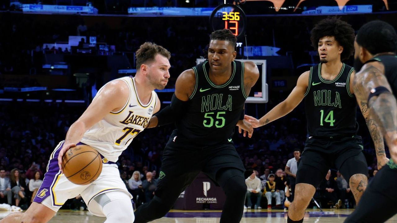 LOS ANGELES, CALIFORNIA - NOVEMBER 30: Luka Doncic #77 of the Los Angeles Lakers drives to the basket on Kevon Looney #55, Micah Peavy #14 and Saddiq Bey #41 of the New Orleans Pelicans during a 133-121 Lakers win at Crypto.com Arena on November 30, 2025 in Los Angeles, California. (Photo by Harry How/Getty Images)