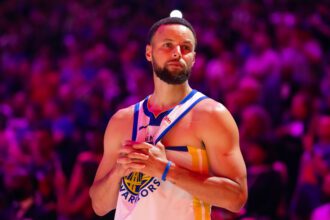 Apr 17, 2026; Phoenix, Arizona, USA; Golden State Warriors guard Stephen Curry (30) against the Phoenix Suns during the play-in rounds of the 2026 NBA Playoffs at Mortgage Matchup Center. Mandatory Credit: Mark J. Rebilas-Imagn Images