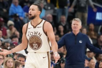 Jan 5, 2026; Inglewood, California, USA; Golden State Warriors guard Stephen Curry (30) and head coach Steve Kerr react in the second half against the LA Clippers at Intuit Dome. Mandatory Credit: Kirby Lee-Imagn Images