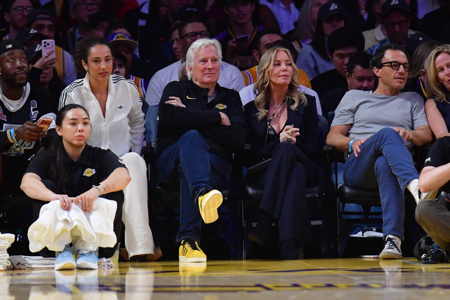 Los Angeles, California, USA; Los Angeles Lakers majority owner Mark Walter and team executive Jeannie Buss in attendance at Crypto.com Arena. Mandatory Credit: Gary A. Vasquez-Imagn Images