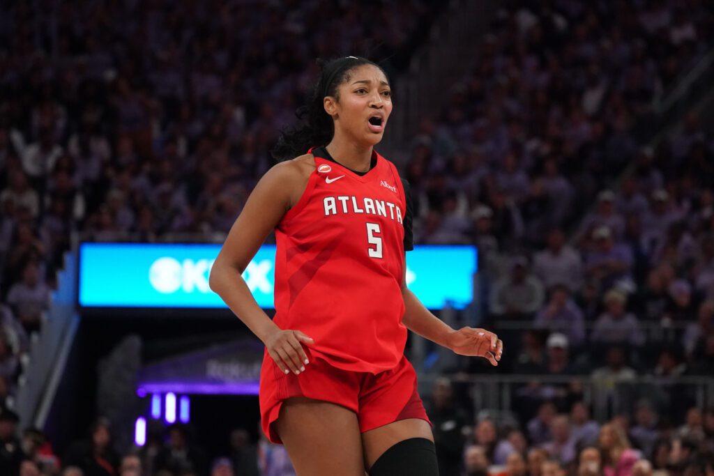Angel Reese Quits On A Play After Teammates Refuse To Pass Her The Ball ...